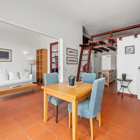 公寓 Beachfront With Sea View Balcony, Luz #2022