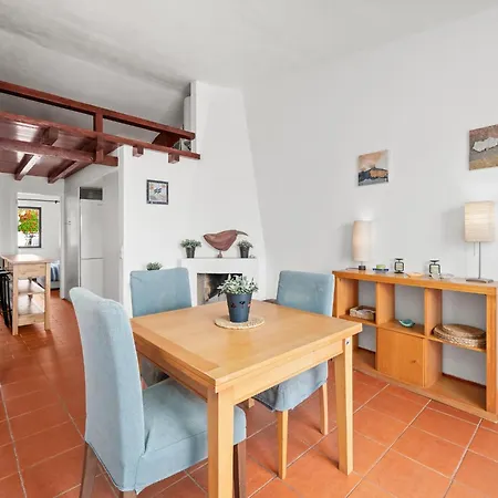 Beachfront With Sea View Balcony, Luz #2022 公寓