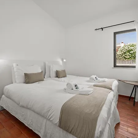 公寓 Beachfront With Sea View Balcony, Luz #2022