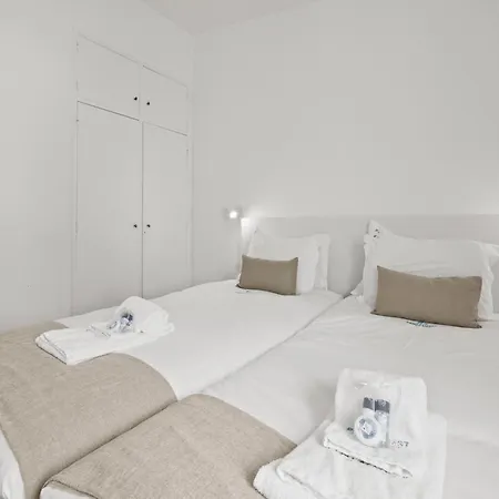 Apartment Beachfront With Sea View Balcony, Luz #2022 Lagos